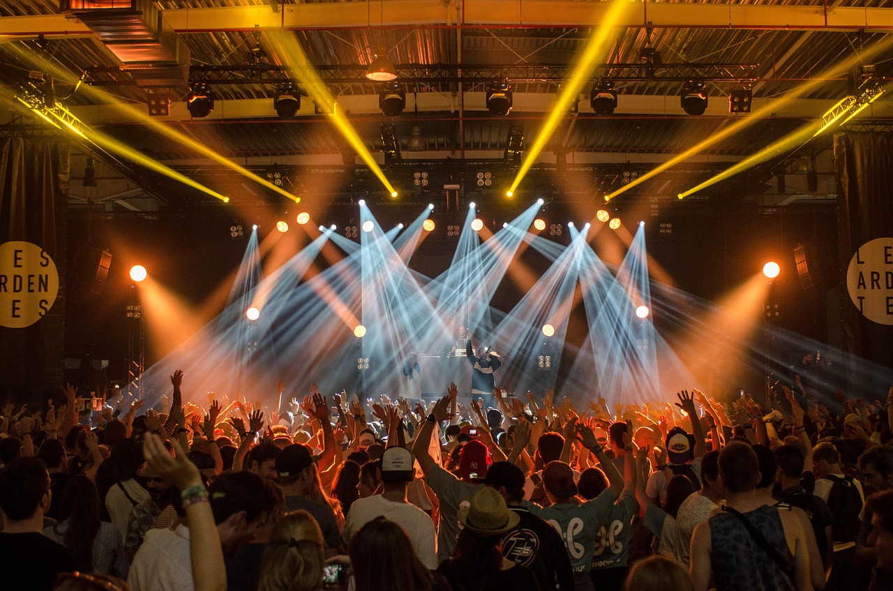 Audience, band, concert — PHFUN: Step Into a World of Fair Play, Global Games, and Unforgettable Wins