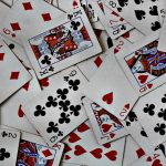 5 Useful Tips for Switching Between Online Slots and Live Table Games
